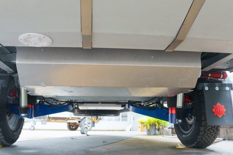 Kimberley Kruiser SClass SEQ Campers and Gear